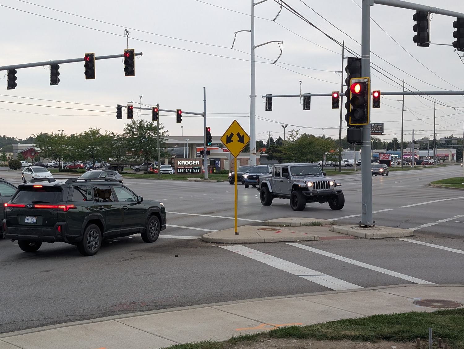 The Monroe Street and Secor Road intersection in Toledo. / El cruce de Monroe Street y Secor Road, en Toledo.