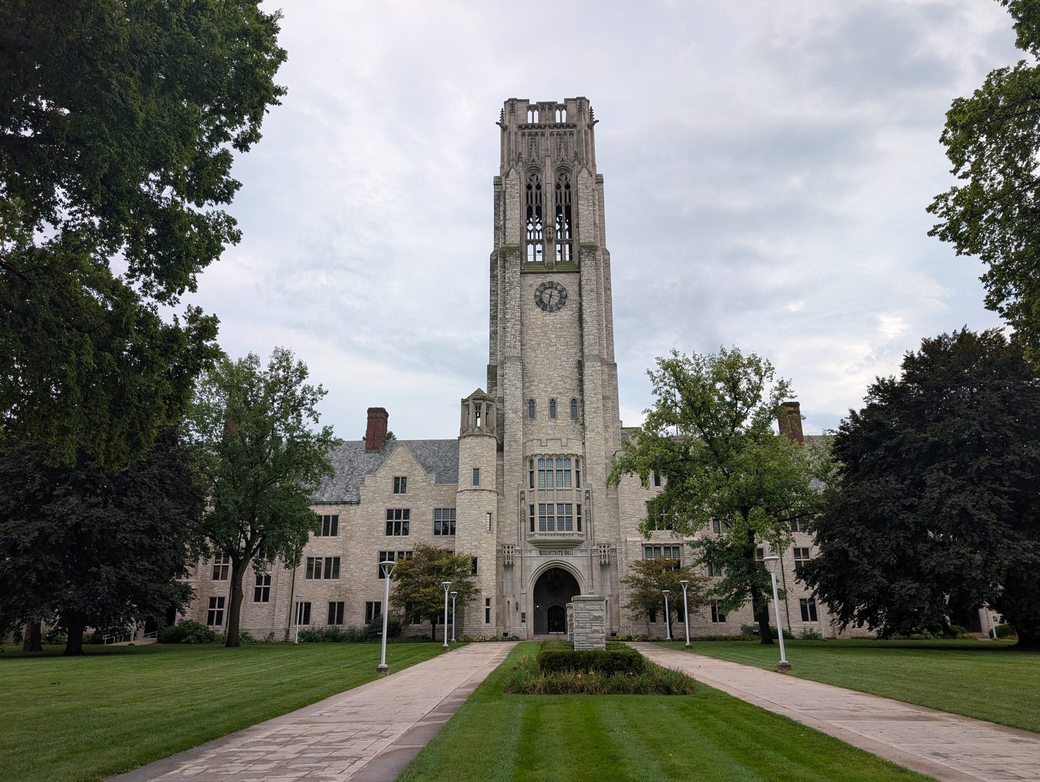 University Hall at the University of Toledo. / University Hall, en la Universidad de Toledo.